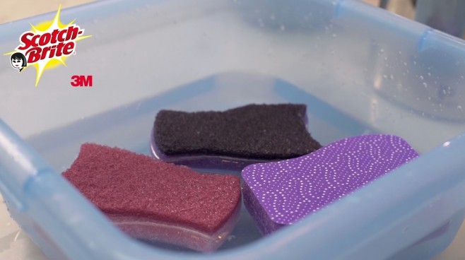 Puliamo le spugne in modo naturale